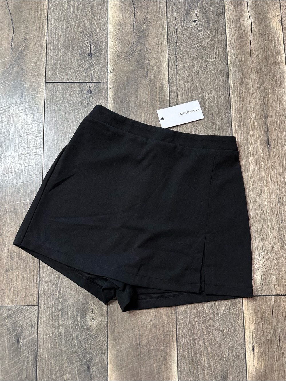 Anniewear Los Angeles Skort